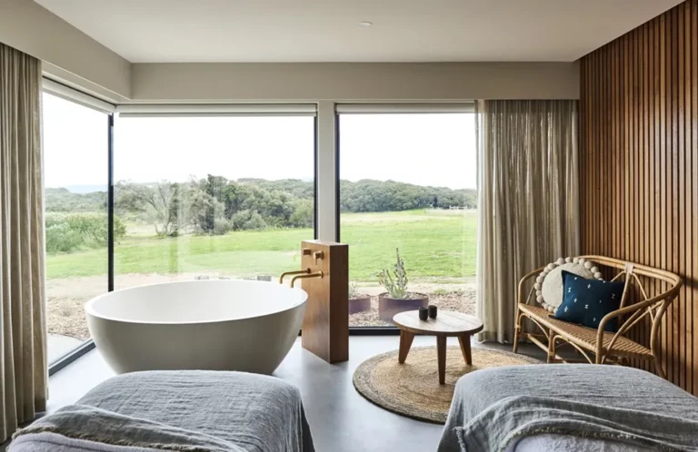 Lon Retreat & Spa. Where the Land Meets the Sea.