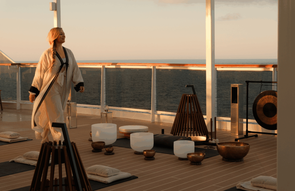 Send bath on the deck of Explora II