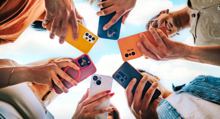 Digital Detox: Reclaiming Rest & Real Connection This Holiday Season